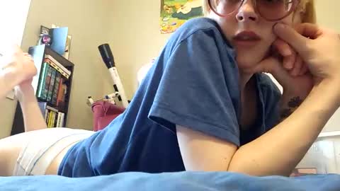 MilkandHoney online show from March 11, 2026, 9:32 pm