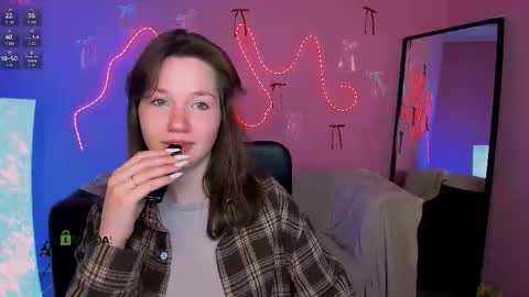 Mila online show from March 13, 2026, 8:26 pm