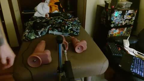 MilkingKween online show from February 5, 2026, 8:19 am