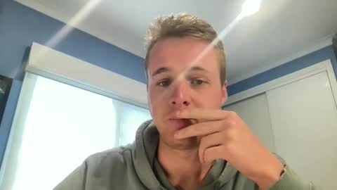 Snapshot of milkplease1234567 chatting on November 16, 2025, 7:36 am Milkplease online show from November 16, 2025, 7:36 am