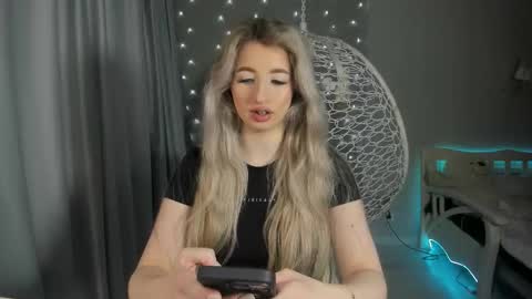 Vivian online show from October 18, 2025, 9:32 am