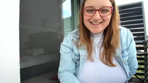 Livia online show from May 10, 2026, 1:49 pm