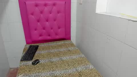 milkyway_18 online show from October 24, 2025, 2:57 pm