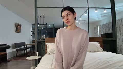 milla bella online show from March 18, 2026, 7:17 pm