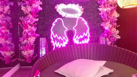 MILLA online show from December 27, 2024, 4:32 pm