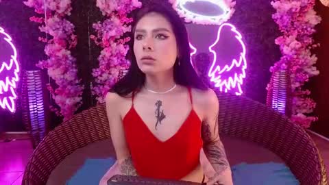 MILLA online show from October 20, 2025, 1:44 pm