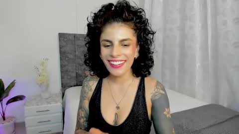 Snapshot of milla_pixxie chatting on December 26, 2024, 1:32 pm Milagros online show from December 26, 2024, 1:32 pm