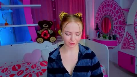 Snapshot of millana_hot chatting on February 12, 2026, 10:05 pm Milana online show from February 12, 2026, 10:05 pm