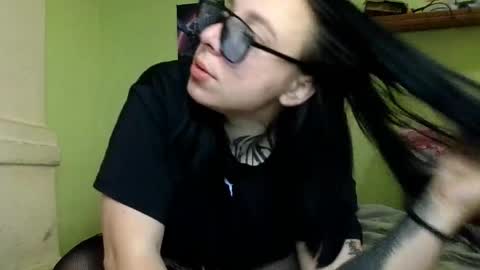 MillaSourretY online show from April 21, 2026, 7:03 am