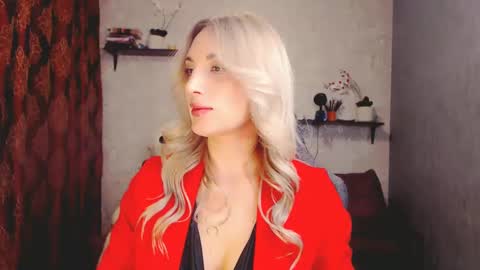 Snapshot of millaxqueen chatting on February 17, 2025, 2:37 pm MillaXQueen online show from February 17, 2025, 2:37 pm