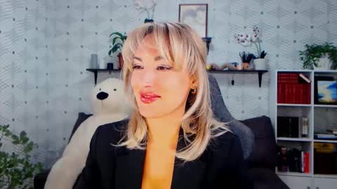 Snapshot of millaxqueen chatting on October 5, 2025, 2:59 pm MillaXQueen online show from October 5, 2025, 2:59 pm