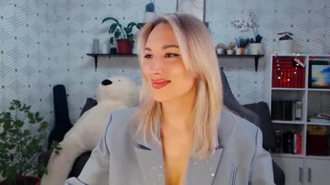 MillaXQueen online show from March 25, 2026, 3:07 pm