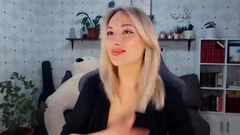 MillaXQueen online show from April 3, 2026, 6:55 am