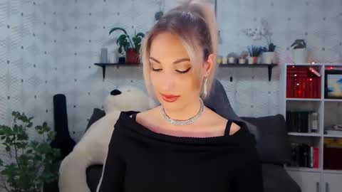 MillaXQueen online show from April 15, 2026, 3:52 pm