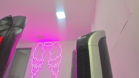 miller_silvana online show from April 24, 2026, 11:34 am