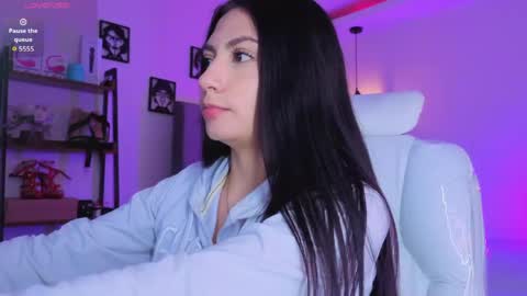 miller_vanessa_ online show from April 23, 2026, 9:06 pm