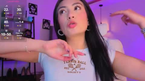 miller_vanessa_ online show from May 5, 2026, 9:01 pm