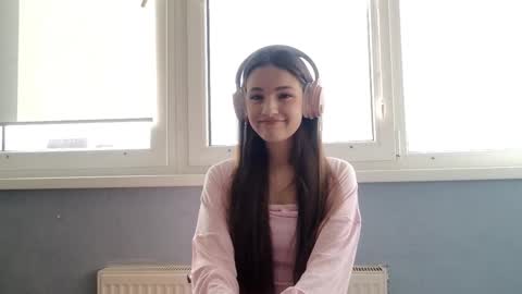 Lina online show from February 11, 2026, 11:59 am