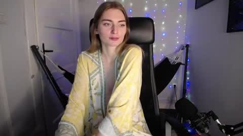 millie_lacroix online show from December 12, 2024, 5:15 pm