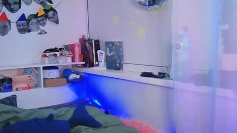 Millie online show from November 19, 2025, 5:07 am