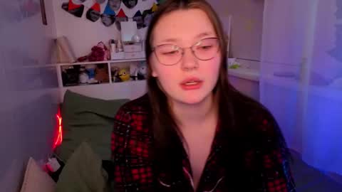 Millie online show from December 20, 2025, 4:52 am