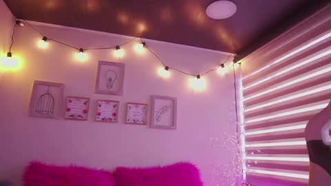 MILLY online show from April 27, 2026, 7:23 pm