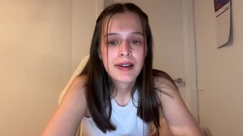 Snapshot of millypetite chatting on October 3, 2025, 9:50 am Milly online show from October 3, 2025, 9:50 am