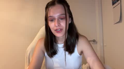 Snapshot of millypetite chatting on October 5, 2025, 9:29 am Milly online show from October 5, 2025, 9:29 am