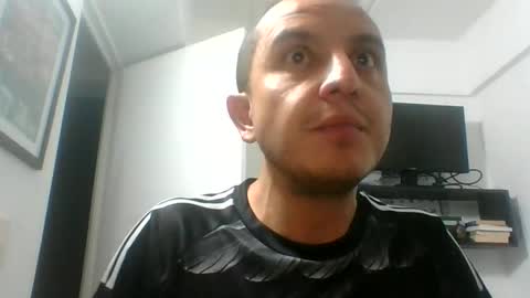 Snapshot of milo2024 chatting on October 22, 2025, 8:25 am milo2024 online show from October 22, 2025, 8:25 am