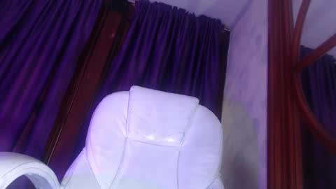 milu23__ online show from March 6, 2025, 5:11 pm
