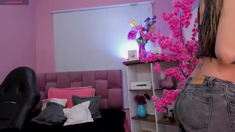 Snapshot of milu_beluci chatting on September 26, 2025, 2:21 pm  Milu Belucci  online show from September 26, 2025, 2:21 pm