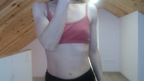 milusea online show from October 5, 2025, 12:25 pm