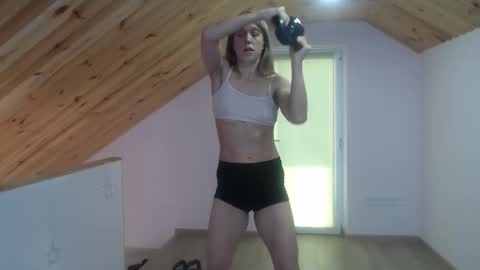 milusea online show from October 26, 2025, 12:22 pm