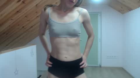 milusea online show from October 28, 2025, 4:31 pm