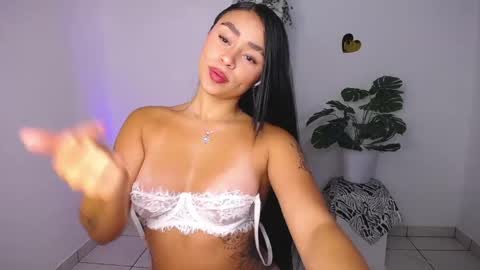Mily Ortiz online show from April 15, 2026, 2:46 pm