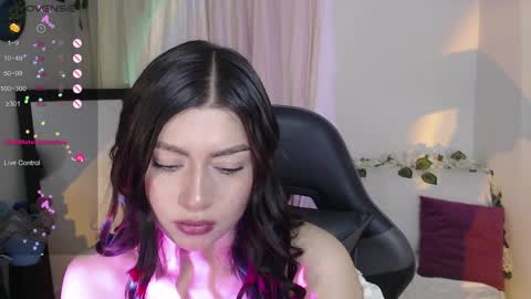 Snapshot of mily_thomson_b chatting on April 20, 2026, 11:06 pm Mily online show from April 20, 2026, 11:06 pm