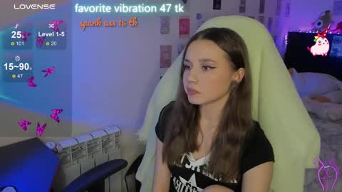 Snapshot of milyamess chatting on March 3, 2025, 8:43 pm Emily online show from March 3, 2025, 8:43 pm