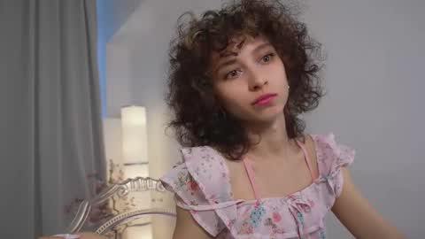 Snapshot of mimilicks chatting on September 13, 2025, 8:25 am  IRIS  online show from September 13, 2025, 8:25 am