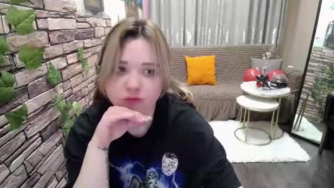 mimimishel_69 online show from February 14, 2025, 5:19 am