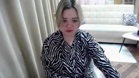 mimimishel_69 online show from February 21, 2025, 2:39 am