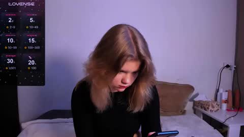 Snapshot of mina27372 chatting on February 11, 2025, 4:33 am hi Im Mina  online show from February 11, 2025, 4:33 am