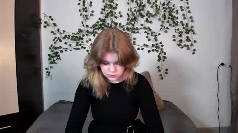 Snapshot of mina27372 chatting on February 24, 2025, 1:35 am hi Im Mina  online show from February 24, 2025, 1:35 am