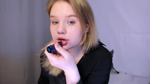 Snapshot of mina27372 chatting on March 10, 2025, 1:12 am hi Im Mina  online show from March 10, 2025, 1:12 am