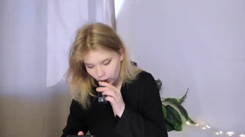 Snapshot of mina27372 chatting on March 11, 2025, 1:26 am hi Im Mina  online show from March 11, 2025, 1:26 am