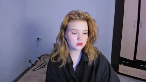 hi Im Mina  online show from November 21, 2025, 9:19 am