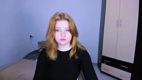 hi Im Mina  online show from December 3, 2025, 2:30 am