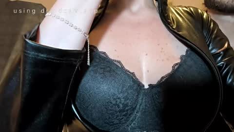 MinaMask online show from March 8, 2026, 8:45 pm