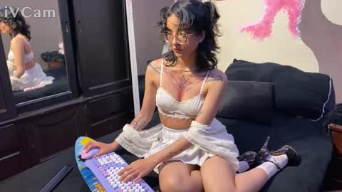 Suki 3 online show from February 5, 2026, 1:10 am