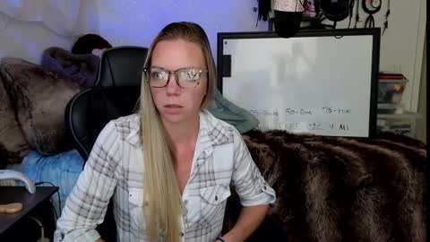 Mindy Mars online show from September 17, 2025, 3:14 pm