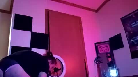 mindyourvib3z online show from June 18, 2026, 9:14 am